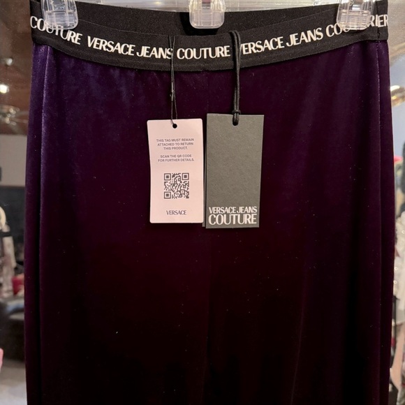 VERSACE JEANS COUTURE VELVET
STRETCH PANT, IT 40
$425 $1,000| Size: IT 40 - Picture 6 of 7